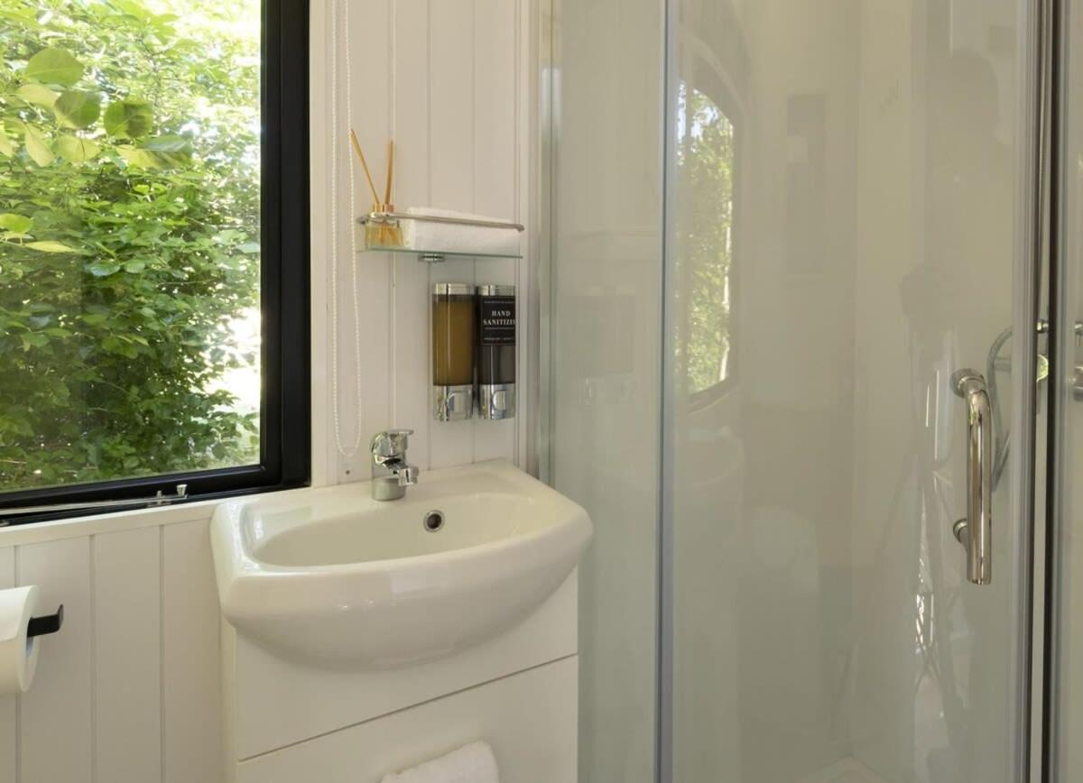 Tiny Away Benger Garden 2 By Tiny Away Villa Millers Flat Екстериор снимка